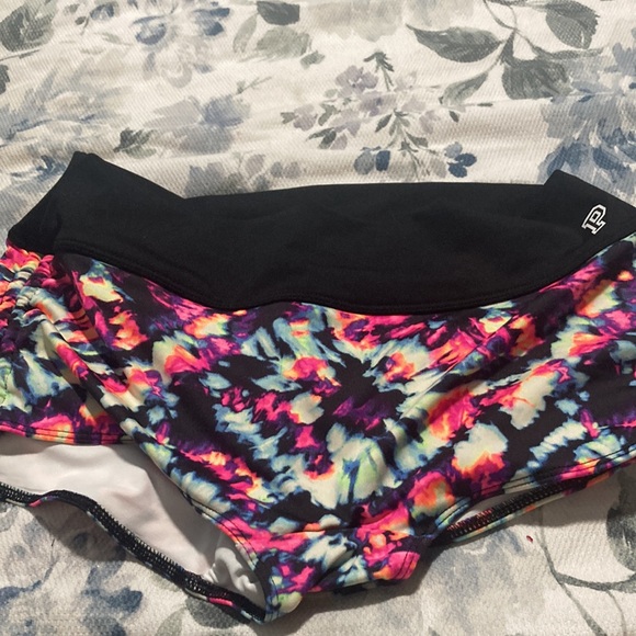 NWT VS pink swim shorts - Picture 7 of 8